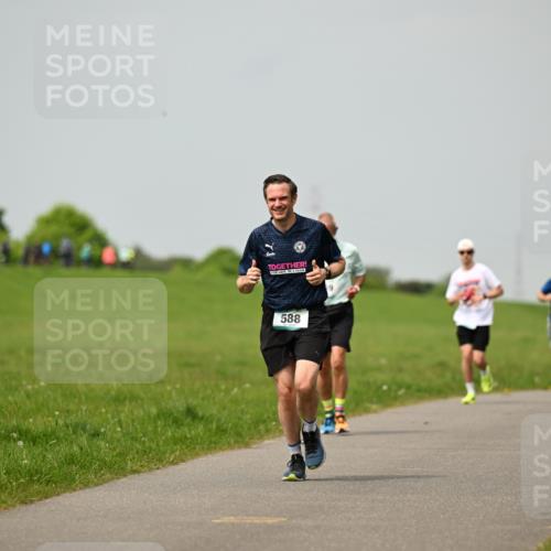 10.05.2026 - 8. Wedeler Halbmarathon Dr. Thomas Lammeyer http://msf.ph/oto/9702784 10.05.2026 11:48:42 Laufen 588 meine-sportfotos.de