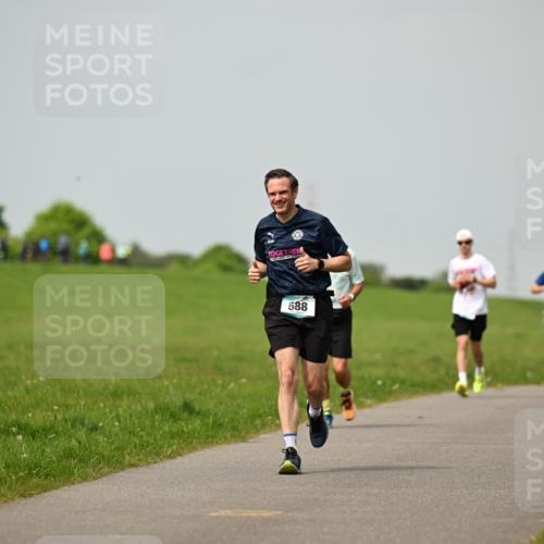 10.05.2026 - 8. Wedeler Halbmarathon Dr. Thomas Lammeyer http://msf.ph/oto/9702785 10.05.2026 11:48:41 Laufen 588 meine-sportfotos.de
