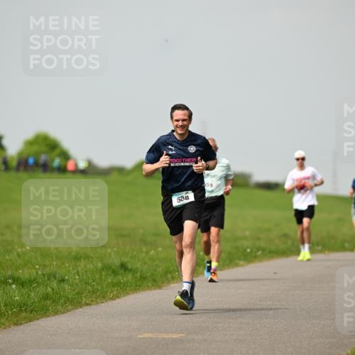 10.05.2026 - 8. Wedeler Halbmarathon Dr. Thomas Lammeyer http://msf.ph/oto/9702786 10.05.2026 11:48:42 Laufen 588 meine-sportfotos.de