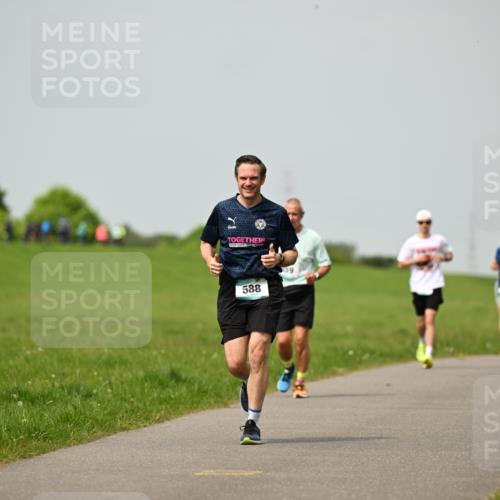 10.05.2026 - 8. Wedeler Halbmarathon Dr. Thomas Lammeyer http://msf.ph/oto/9702787 10.05.2026 11:48:42 Laufen 588 meine-sportfotos.de
