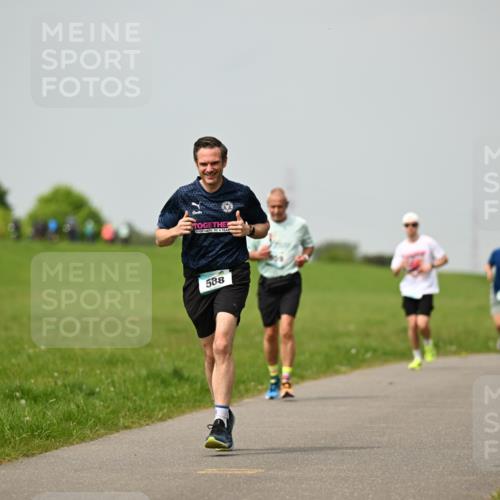 10.05.2026 - 8. Wedeler Halbmarathon Dr. Thomas Lammeyer http://msf.ph/oto/9702788 10.05.2026 11:48:42 Laufen 588, 859 meine-sportfotos.de