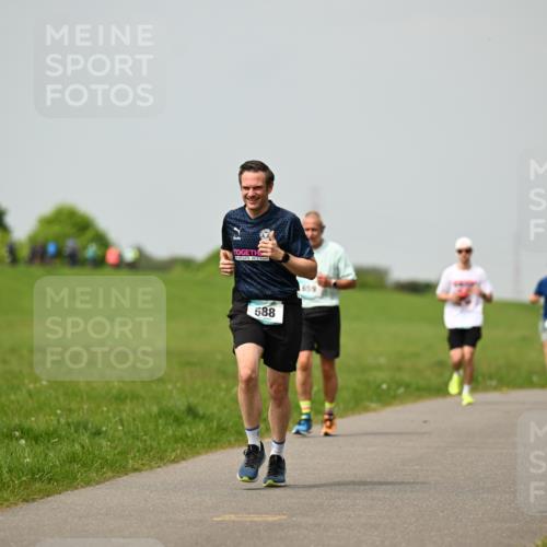 10.05.2026 - 8. Wedeler Halbmarathon Dr. Thomas Lammeyer http://msf.ph/oto/9702790 10.05.2026 11:48:42 Laufen 588 meine-sportfotos.de