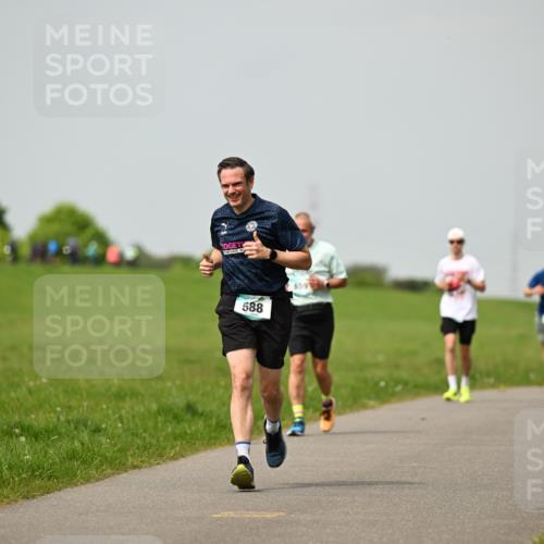 10.05.2026 - 8. Wedeler Halbmarathon Dr. Thomas Lammeyer http://msf.ph/oto/9702791 10.05.2026 11:48:42 Laufen 588, 659 meine-sportfotos.de