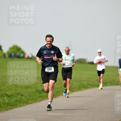 10.05.2026 - 8. Wedeler Halbmarathon Dr. Thomas Lammeyer http://msf.ph/oto/9702792 10.05.2026 11:48:43 Laufen 588 meine-sportfotos.de