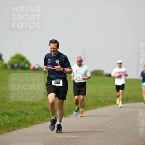 10.05.2026 - 8. Wedeler Halbmarathon Dr. Thomas Lammeyer http://msf.ph/oto/9702793 10.05.2026 11:48:43 Laufen 588, 659 meine-sportfotos.de