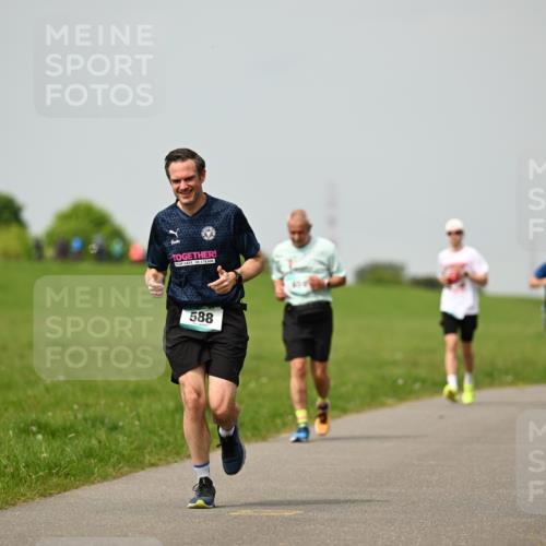 10.05.2026 - 8. Wedeler Halbmarathon Dr. Thomas Lammeyer http://msf.ph/oto/9702795 10.05.2026 11:48:43 Laufen 588 meine-sportfotos.de