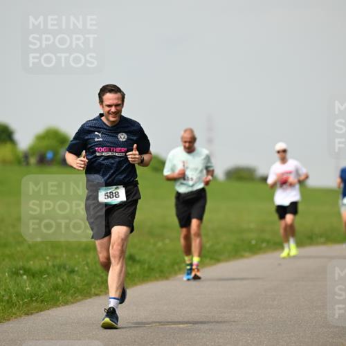 10.05.2026 - 8. Wedeler Halbmarathon Dr. Thomas Lammeyer http://msf.ph/oto/9702797 10.05.2026 11:48:43 Laufen 588 meine-sportfotos.de