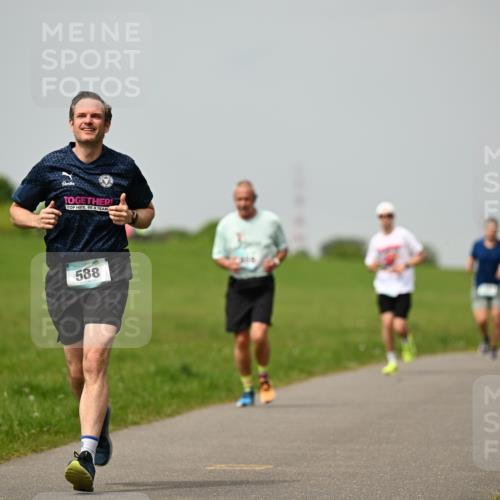 10.05.2026 - 8. Wedeler Halbmarathon Dr. Thomas Lammeyer http://msf.ph/oto/9702801 10.05.2026 11:48:44 Laufen 588 meine-sportfotos.de