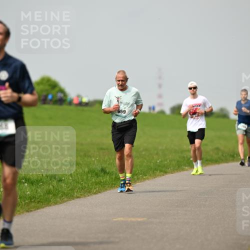 10.05.2026 - 8. Wedeler Halbmarathon Dr. Thomas Lammeyer http://msf.ph/oto/9702802 10.05.2026 11:48:45 Laufen 659 meine-sportfotos.de
