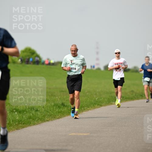10.05.2026 - 8. Wedeler Halbmarathon Dr. Thomas Lammeyer http://msf.ph/oto/9702805 10.05.2026 11:48:45 Laufen 666, 659 meine-sportfotos.de