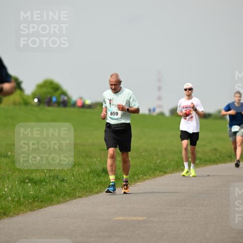10.05.2026 - 8. Wedeler Halbmarathon Dr. Thomas Lammeyer http://msf.ph/oto/9702808 10.05.2026 11:48:45 Laufen 659 meine-sportfotos.de