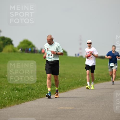 10.05.2026 - 8. Wedeler Halbmarathon Dr. Thomas Lammeyer http://msf.ph/oto/9702813 10.05.2026 11:48:46 Laufen 659 meine-sportfotos.de