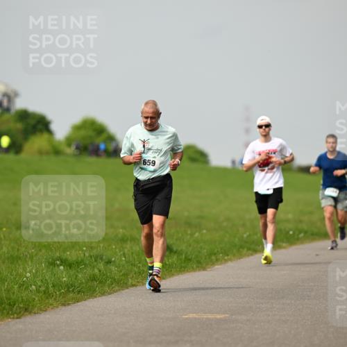 10.05.2026 - 8. Wedeler Halbmarathon Dr. Thomas Lammeyer http://msf.ph/oto/9702816 10.05.2026 11:48:46 Laufen 659 meine-sportfotos.de