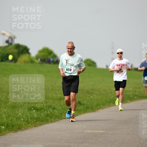10.05.2026 - 8. Wedeler Halbmarathon Dr. Thomas Lammeyer http://msf.ph/oto/9702817 10.05.2026 11:48:46 Laufen 659, 2304 meine-sportfotos.de