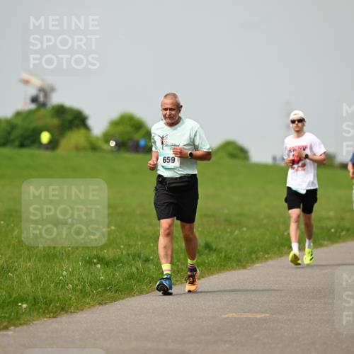 10.05.2026 - 8. Wedeler Halbmarathon Dr. Thomas Lammeyer http://msf.ph/oto/9702819 10.05.2026 11:48:47 Laufen 659 meine-sportfotos.de