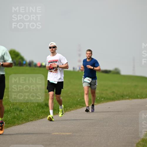 10.05.2026 - 8. Wedeler Halbmarathon Dr. Thomas Lammeyer http://msf.ph/oto/9702833 10.05.2026 11:48:49 Laufen 659, 2204 meine-sportfotos.de