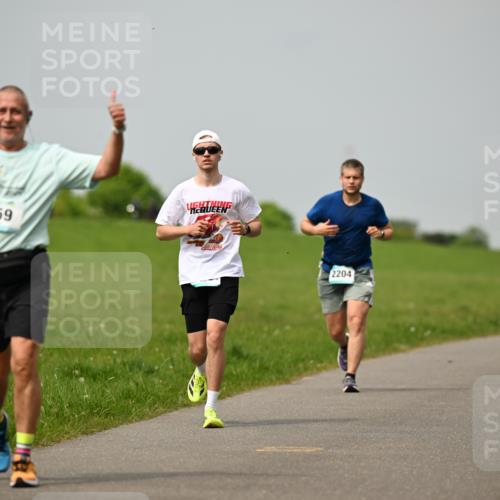 10.05.2026 - 8. Wedeler Halbmarathon Dr. Thomas Lammeyer http://msf.ph/oto/9702842 10.05.2026 11:48:50 Laufen 659, 2204 meine-sportfotos.de