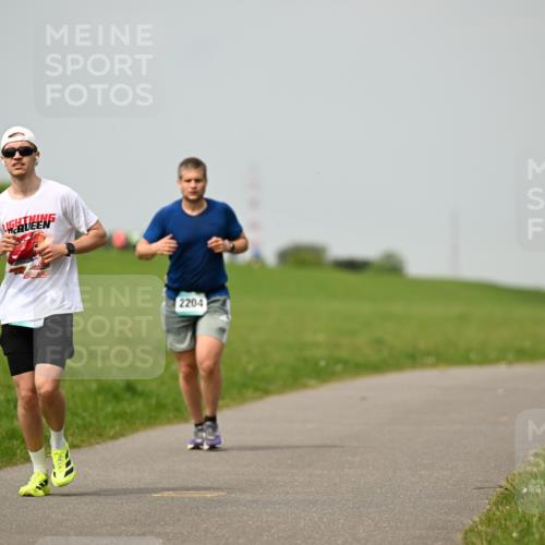 10.05.2026 - 8. Wedeler Halbmarathon Dr. Thomas Lammeyer http://msf.ph/oto/9702844 10.05.2026 11:48:52 Laufen 2204 meine-sportfotos.de