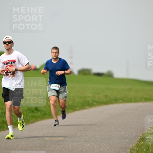 10.05.2026 - 8. Wedeler Halbmarathon Dr. Thomas Lammeyer http://msf.ph/oto/9702847 10.05.2026 11:48:51 Laufen 2204 meine-sportfotos.de