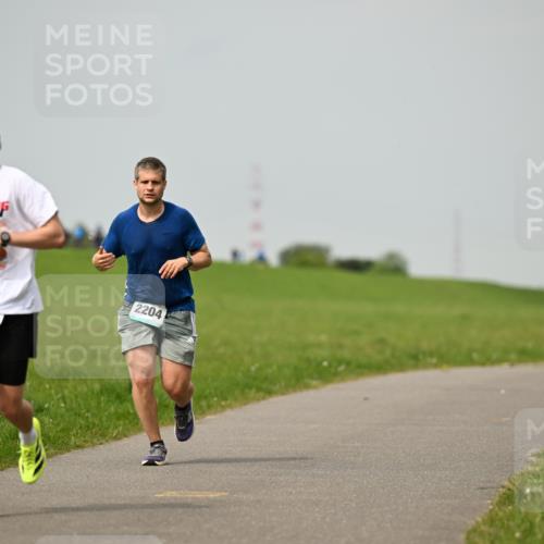 10.05.2026 - 8. Wedeler Halbmarathon Dr. Thomas Lammeyer http://msf.ph/oto/9702848 10.05.2026 11:48:52 Laufen 2204 meine-sportfotos.de