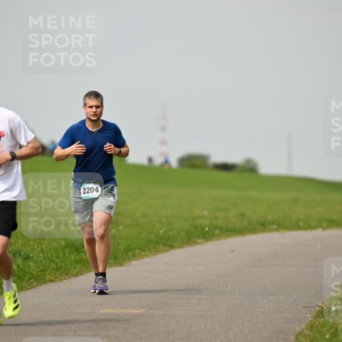 10.05.2026 - 8. Wedeler Halbmarathon Dr. Thomas Lammeyer http://msf.ph/oto/9702849 10.05.2026 11:48:52 Laufen 2204 meine-sportfotos.de