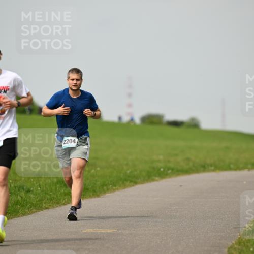 10.05.2026 - 8. Wedeler Halbmarathon Dr. Thomas Lammeyer http://msf.ph/oto/9702850 10.05.2026 11:48:52 Laufen 2204 meine-sportfotos.de