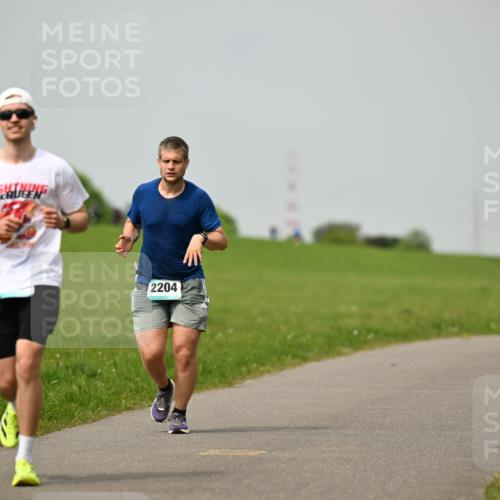 10.05.2026 - 8. Wedeler Halbmarathon Dr. Thomas Lammeyer http://msf.ph/oto/9702851 10.05.2026 11:48:53 Laufen 2204 meine-sportfotos.de