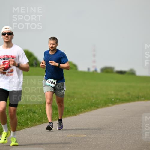 10.05.2026 - 8. Wedeler Halbmarathon Dr. Thomas Lammeyer http://msf.ph/oto/9702852 10.05.2026 11:48:53 Laufen 2204 meine-sportfotos.de