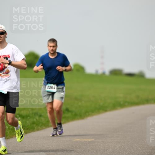 10.05.2026 - 8. Wedeler Halbmarathon Dr. Thomas Lammeyer http://msf.ph/oto/9702853 10.05.2026 11:48:53 Laufen 2204 meine-sportfotos.de