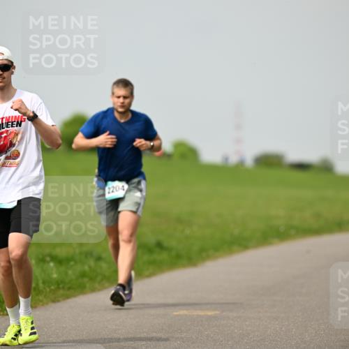 10.05.2026 - 8. Wedeler Halbmarathon Dr. Thomas Lammeyer http://msf.ph/oto/9702855 10.05.2026 11:48:53 Laufen 2204 meine-sportfotos.de