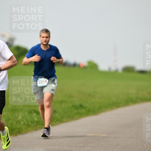 10.05.2026 - 8. Wedeler Halbmarathon Dr. Thomas Lammeyer http://msf.ph/oto/9702859 10.05.2026 11:48:54 Laufen 2204 meine-sportfotos.de