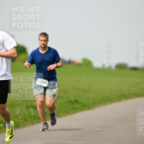 10.05.2026 - 8. Wedeler Halbmarathon Dr. Thomas Lammeyer http://msf.ph/oto/9702860 10.05.2026 11:48:54 Laufen 2204 meine-sportfotos.de
