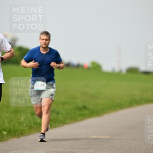 10.05.2026 - 8. Wedeler Halbmarathon Dr. Thomas Lammeyer http://msf.ph/oto/9702861 10.05.2026 11:48:54 Laufen 2204 meine-sportfotos.de