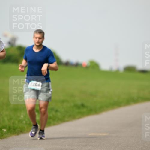 10.05.2026 - 8. Wedeler Halbmarathon Dr. Thomas Lammeyer http://msf.ph/oto/9702862 10.05.2026 11:48:54 Laufen 2204 meine-sportfotos.de