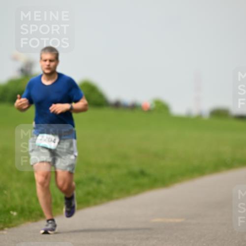 10.05.2026 - 8. Wedeler Halbmarathon Dr. Thomas Lammeyer http://msf.ph/oto/9702864 10.05.2026 11:48:54 Laufen 2204 meine-sportfotos.de