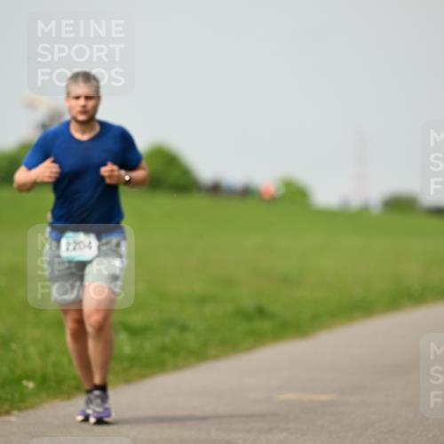 10.05.2026 - 8. Wedeler Halbmarathon Dr. Thomas Lammeyer http://msf.ph/oto/9702865 10.05.2026 11:48:54 Laufen 2204 meine-sportfotos.de
