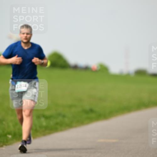10.05.2026 - 8. Wedeler Halbmarathon Dr. Thomas Lammeyer http://msf.ph/oto/9702866 10.05.2026 11:48:55 Laufen  meine-sportfotos.de