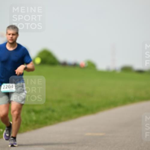 10.05.2026 - 8. Wedeler Halbmarathon Dr. Thomas Lammeyer http://msf.ph/oto/9702867 10.05.2026 11:48:55 Laufen 2204 meine-sportfotos.de