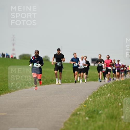 10.05.2026 - 8. Wedeler Halbmarathon Dr. Thomas Lammeyer http://msf.ph/oto/9702882 10.05.2026 11:49:16 Laufen 136 meine-sportfotos.de
