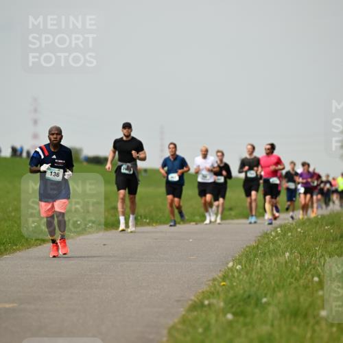10.05.2026 - 8. Wedeler Halbmarathon Dr. Thomas Lammeyer http://msf.ph/oto/9702884 10.05.2026 11:49:18 Laufen 136 meine-sportfotos.de