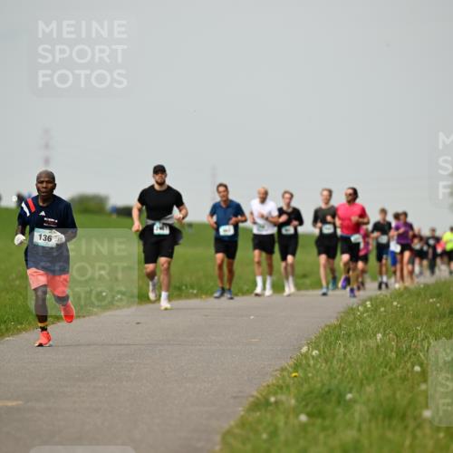 10.05.2026 - 8. Wedeler Halbmarathon Dr. Thomas Lammeyer http://msf.ph/oto/9702890 10.05.2026 11:49:19 Laufen 136 meine-sportfotos.de