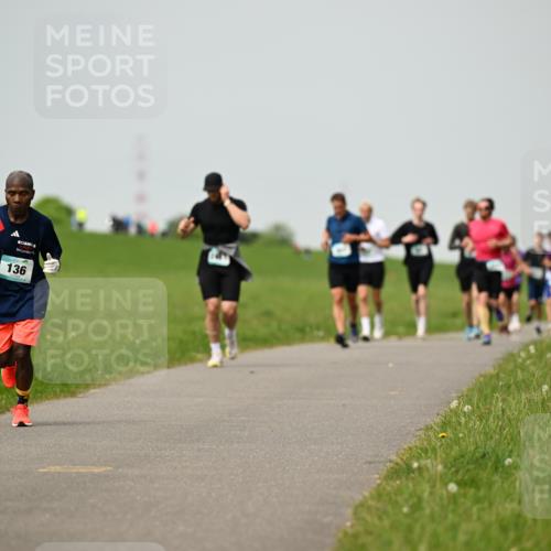 10.05.2026 - 8. Wedeler Halbmarathon Dr. Thomas Lammeyer http://msf.ph/oto/9702904 10.05.2026 11:49:21 Laufen 136 meine-sportfotos.de