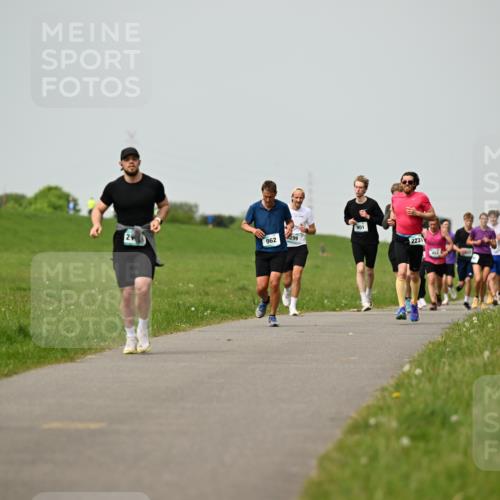 10.05.2026 - 8. Wedeler Halbmarathon Dr. Thomas Lammeyer http://msf.ph/oto/9702913 10.05.2026 11:49:23 Laufen 962, 299, 901, 2231 meine-sportfotos.de