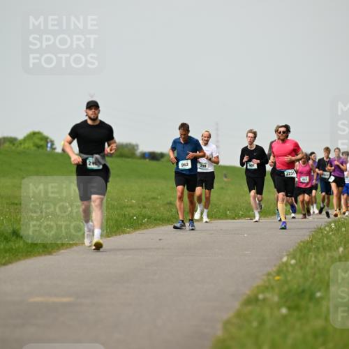 10.05.2026 - 8. Wedeler Halbmarathon Dr. Thomas Lammeyer http://msf.ph/oto/9702914 10.05.2026 11:49:23 Laufen 962, 299, 901, 2231, 452, 021 meine-sportfotos.de