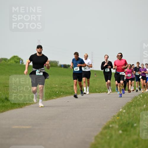10.05.2026 - 8. Wedeler Halbmarathon Dr. Thomas Lammeyer http://msf.ph/oto/9702915 10.05.2026 11:49:23 Laufen 962, 299, 901, 2231, 452 meine-sportfotos.de