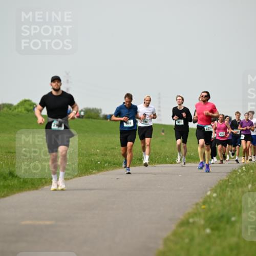 10.05.2026 - 8. Wedeler Halbmarathon Dr. Thomas Lammeyer http://msf.ph/oto/9702917 10.05.2026 11:49:23 Laufen 962, 299, 901, 2231, 452 meine-sportfotos.de