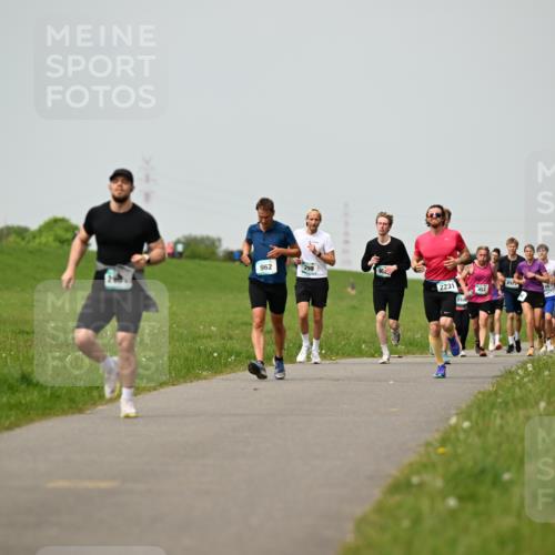 10.05.2026 - 8. Wedeler Halbmarathon Dr. Thomas Lammeyer http://msf.ph/oto/9702919 10.05.2026 11:49:24 Laufen 962, 299, 2231, 202, 452 meine-sportfotos.de