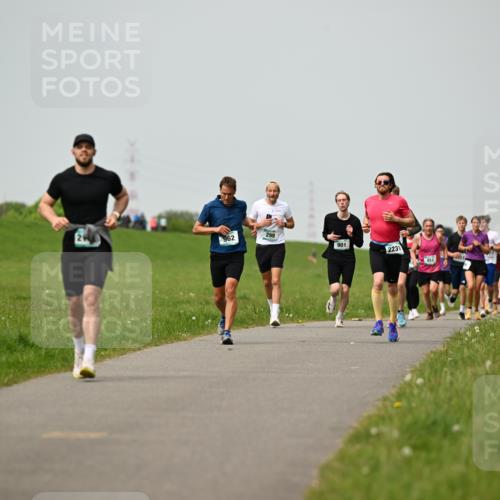 10.05.2026 - 8. Wedeler Halbmarathon Dr. Thomas Lammeyer http://msf.ph/oto/9702921 10.05.2026 11:49:24 Laufen 962, 901, 2231, 452 meine-sportfotos.de