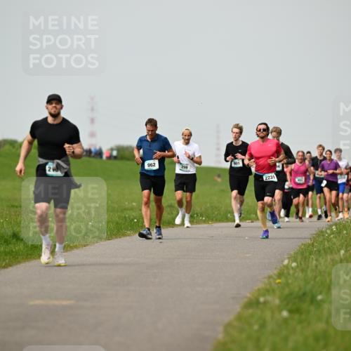 10.05.2026 - 8. Wedeler Halbmarathon Dr. Thomas Lammeyer http://msf.ph/oto/9702923 10.05.2026 11:49:24 Laufen 962, 901, 299, 2231, 452 meine-sportfotos.de