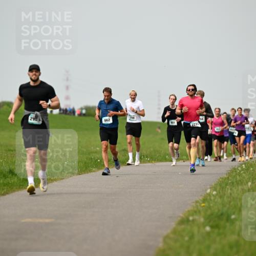 10.05.2026 - 8. Wedeler Halbmarathon Dr. Thomas Lammeyer http://msf.ph/oto/9702924 10.05.2026 11:49:25 Laufen 299, 962, 901, 2231 meine-sportfotos.de
